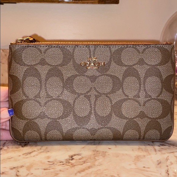 ❌SOLD❌Large Coach Wristlet - Picture 2 of 5